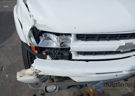 2005 Chevrolet Suburban 1500 Z71 z USA, uszkodzony, nr VIN 3GNFK16Z85G204247